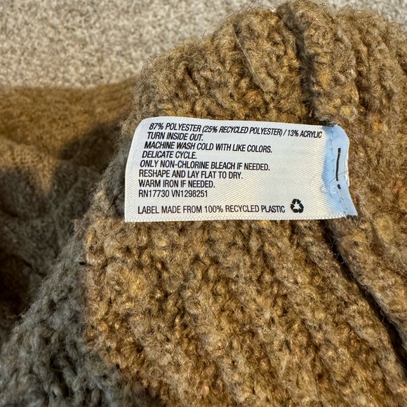 Universal Thread - Chunky Cropped Sweater - Picture 4 of 4